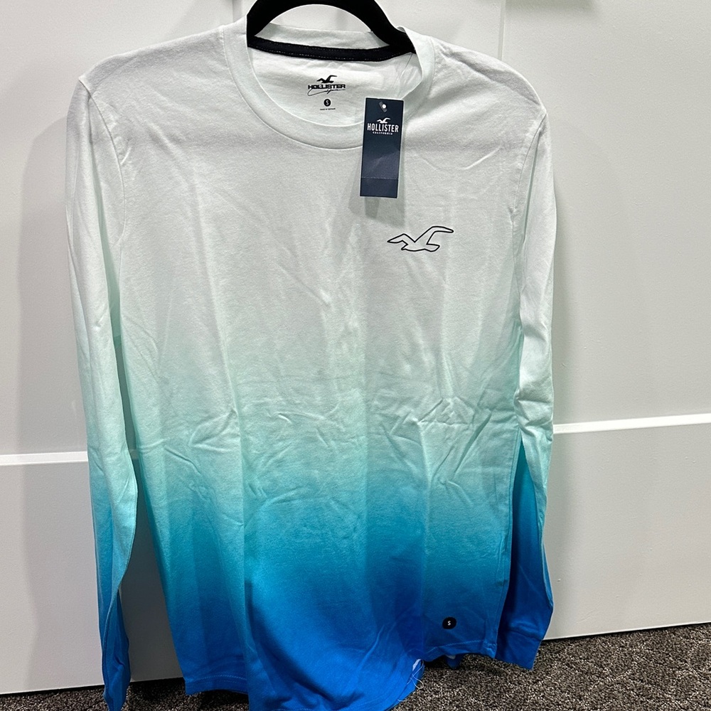 Hollister Men's White and Blue Ombre Long Sleeve Tee